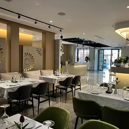 Rozafa Palace 호텔