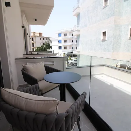 Rozafa Palace 호텔