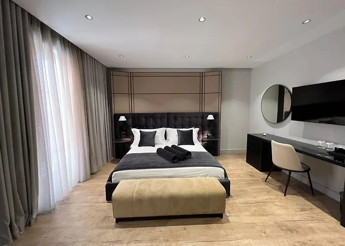 Rozafa Palace ساراندا