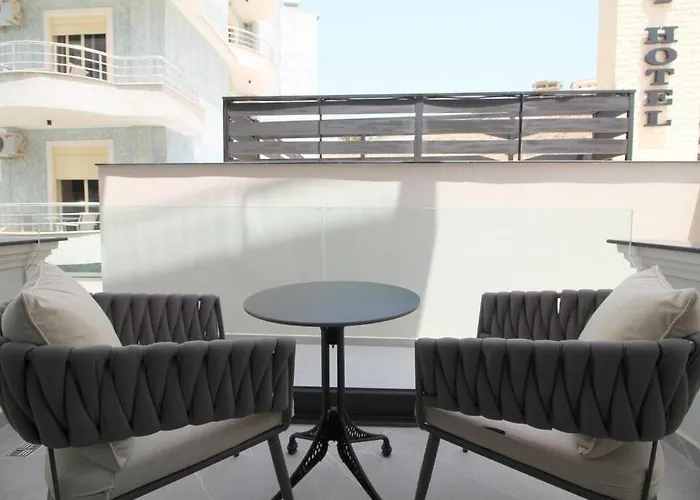 Rozafa Palace فندق 4*