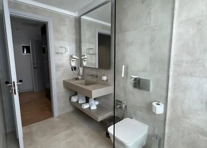 Rozafa Palace 4* ساراندا